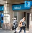 FOTO MARTI GELABERT 06/05/2024 EL BANCO BBVA HA HECHO UNA NUEVA OFERTA PARA FUSIONARSE CON EL BANCO SABADELL, DE MANERA QUE SERIA EL TERCER MAYOR BANCO DE LA EUROZONA. OFICINA DE UN BANCO SABADELL EN LA GRAN VIA DE BARCELONA