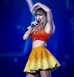 Las redes sentencian las dotes para el baile de Taylor Swift: “Parece comida dando vueltas en el microondas”