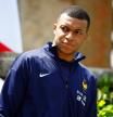 Clairefontaine-en-yvelines (France), 03/06/2024.- French soccer player Kylian Mbappe waits for the arrival of French President Emmanuel Macron for en lunch at their training campo ahead of the UEFA Euro 2024, in Clairefontaine-en-Yvelines, France, 03 June 2024. (Francia) EFE/EPA/SARAH MEYSSONNIER / POOL MAXPPP OUT