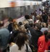 Retrasos y masificación y saturación de la R4 Rodalies, en la estación de Plaza Cataluña en Barcelona 26 d'abril de 2023.