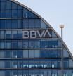 Fachada de la sede de BBVA, a 31 de julio de 2024, en Madrid (España). BBVA ha dado hoy algunos detalles más sobre los ahorros de costes que prevé obtener de la OPA de carácter hostil que ha anunciado sobre Banco Sabadell, incluyendo un ahorro de 300 millones de euros en personal. Esta cifra se encuentra dentro de la presentación de resultados del primer semestre que el banco ha remitido hoy a la Comisión Nacional del Mercado de Valores (CNMV). De los 850 millones de euros en ahorros de costes que anunció en mayo, cuando explicó la operación que quería realizar, ahora ha concretado que 300 millones provendrían de ahorros de personal, 450 millones de euros serían en ahorros administrativos y de tecnología y 100 millones en ahorros financieros.