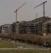 Viviendas en construcción, a 8 de abril de 2024, en Barcelona, Catalunya (España). El valor medio de la vivienda, nueva y usada, en España ha subido entre enero y marzo de este año solo un 0,1% respecto al último trimestre de 2023, mientras que el incremento interanual fue del 3,3%. Se trata de la menor tasa de crecimiento trimestral desde finales de 2020. Además, en grandes capitales como Madrid y Barcelona, los precios han bajado en el primer trimestre respecto al anterior, un 1,1% y un 0,7%, respectivamente.