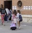 VALLADOLID.06/09/2024.-Alumnos de un colegio de Valladolid este viernes al inicio del curso escolar , el primer día de curso escolar en Castilla y León para los alumnos de Educación Infantil y Primaría, en una jornada especial para los centros educativos que, miedo primera vez, ofrecen en sus aulas educación gratuita para bebés de 0 a 1 año, cono lo que se completa este servicio público sin coste hasta los 16 años.EFE/ Nacho Gallego