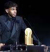 El 'tierra, trágame' de Lamine Yamal en el escenario tras recibir el trofeo Kopa: “No entendía nada”