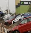 Estado en el que se encuentran varios vehículos por las intensas lluvias de la fuerte dana que afecta especialmente el sur y el este de la península ibérica, este miércoles en Picaña (Valencia)