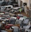 PICANYA (VALENCIA), 30/10/2024.- Vehículos amontonados en una calle tras las intensas lluvias de la fuerte dana que afecta especialmente el sur y el este de la península ibérica, este miércoles en Picaña (VaAlencia). EFE/Biel Aliño
