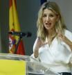 VALENCIA, 04/11/2024.- La vicepresidenta segunda y ministra de Trabajo, Yolanda Díaz, ofrece una rueda de prensa este lunes en Valencia tras su reunión con el conseller de Educación, Universidades y Empleo, José Antonio Rovira, y con las organizaciones sindicales y empresariales de la región. El Gobierno central presente con siete ministros en los cinco grupos de trabajo conjunto Gobierno-Generalitat de Valencia que se han constituido esta tarde con el objetivo de facilitar al Gobierno de Mazón todos los recursos humanos, logísticos y económicos que requiera para ayudar a los damnificados de la dana. EFE/ Chema Moya