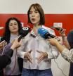 . VALENCIA, 18/10/2024.- La secretaria general del PSPV-PSOE, Diana Morant, atiende a los medios junto a la secretaria general CCOO-PV, Ana García (2ª i), momentos antes de la reunión de trabajo mantenida este viernes. EFE/Ana Escobar
