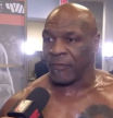 Mike Tyson dejó al descubierto sus cuartos traseros en el vestuario