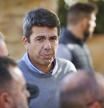 UTIEL (VALENCIA), 19/11/2024.- El presidente de la Generalitat Valenciana, Carlos Mazón, ha acompañado este martes a la reina Letizia y al rey Felipe VI durante la visita que han realizado a la localidad valenciana de Utiel para visitar las zonas afectadas tras la dana del pasado 29 de octubre. EFE/Villar Lopez