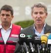 El presidente de la Generalitat Valenciana, Carlos Mazón (i) y el presidente del Partido Popular, Alberto Núñez Feijóo (d), ofrecen declaraciones a los medios tras su visita al Centro de Coordinación de Emergencias de la Comunitat Valenciana, junto al , a 31 de octubre de 2024, en L'Eliana, Valencia, Comunidad Valenciana (España). Esta mañana se han reanudado las labores de búsqueda de los desaparecidos en la zona afectada por la dana en la Comunidad Valenciana, que se ha cobrado la vida de al menos 92 personas. Otras tres han muerto en Castilla-La Mancha y una, en la zona de Málaga, todas como consecuencia de la DANA. La Generalitat movilizará 250 millones en ayudas por la catástrofe, con 6.000 euros para cada afectado.