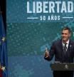 El presidente del Gobierno, Pedro Sánchez, interviene durante el acto 'España en Libertad', en el Auditorio del Museo Nacional Centro de Arte Reina Sofía, a 8 de enero de 2025, en Madrid (España). Este es el primer acto de los más de cien eventos que el Gobierno anunció el pasado 10 de diciembre para conmemorar los 50 años de democracia tras la muerte de Franco.