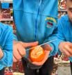 El mejor frutero de Tiktok nos muestra los trucos para diferenciar la mejor mandarina del mercado