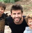 Gerard Piqué con sus hijos Milan y Sasha