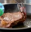 El consejo infalible de un carnicero para que la carne no suelte agua al cocinarla: “En vez de sellarse la carne se cuece”