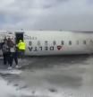 Un avión de pasajeros de Delta sufre un aparatoso accidente al aterrizar en Toronto