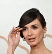 Sin gafas, ni look de oficina: Paz Vega sorprende con un vestido de sirena en los Oscar 2025