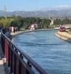 Muere una niña de tres años al caer el coche en el que viajaba al canal del Ebro en Roquetes