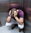 Cuatro horas en el ascensor: claves psicológicas de una experiencia extrema