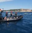 Efectivos del Servicio Maritimo y el Geas de la Guardia Civli realizando inspecciones en embarcaciones de submarinistas en las Illes Medes y en un parque acuatico flotante en la playa de l’Estartit. Mar Duran/Nord Media