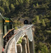 Vuelve el tren panorámico catalán para descubrir un trayecto espectacular entre lagos, túneles, puentes y montañas