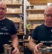 Un barista explica cuál es la mejor forma de limpiar la cafetera italiana: “Tu salud y tu paladar te lo agradecerán”