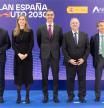 (I-D) El presidente de la Asociación Nacional de Fabricantes de Automóviles y Camiones (ANFAC), Josep María Recasens; la vicepresidenta tercera y ministra para la Transición Ecológica y el Reto Demográfico, Sara Aagesen; el presidente del Gobierno, Pedro Sánchez, y el ministro de Industria y Turismo, Jordi Hereu, durante la clausura del acto de presentación del Plan España Auto 2030, en el Ministerio de Industria y Turismo, a 3 de diciembre de 2025, en Madrid (España). El Plan España Auto 2030 tiene como objetivo impulsar la transición hacia el vehículo electrificado, fortalecer la industria automovilística española y asegurar una movilidad sostenible, accesible y alineada con los compromisos de reducción de emisiones. Por ello el proyecto recoge ayudas directas a la compra, inversiones en industria, I+D+i, digitalización, puntos de carga, economía circular y políticas de descarbonización.