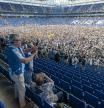 Aficionados del Espanyol, en el estadio de Cornellà, al cierre de la temporada pasada
