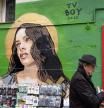 Mural de Rosalia realizado por TV BOY en la Plaza Joanic