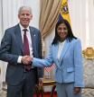 EE.UU. invita al país a la presidenta encargada de Venezuela, Delcy Rodríguez