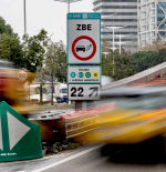 Barcelona suspende 'sine die' la zona de bajas emisiones por el caos de Rodalies