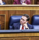 Gobierno y oposición se enfrentan ante una agenda internacional que escapa a su control