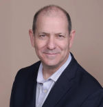 Ken Stern, referente en longevidad: “Seguimos creyendo que a los 65 años toca apartarse, y ese enfoque daña el propósito, la autoestima y la salud”