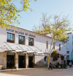 El Cabanyal se revuelve contra la turistificación: críticas al bar del 2 estrellas Ricard Camarena