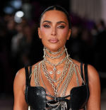 Oleada de críticas a Kim Kardashian por regalar un cachorro a cada uno de sus cuatro hijos por Navidad: “Los cachorros no son peluches”