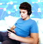 Quedar ya no es el plan: por qué la Generación Z socializa más online que en persona