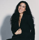 Dibujar las cejas y los labios para recuperar las facciones perdidas con la edad