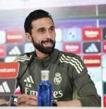 Arbeloa: “Tengo un sofá gris maravilloso donde me siento a hablar con los jugadores”