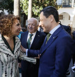 Moreno Bonilla recuerda entre lágrimas a las víctimas de Adamuz el 28-F