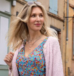 Despídete del abrigo plumífero: la chaqueta de entretiempo que será tendencia en primavera y que combina con todo