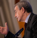 Zapatero apoya a Sánchez y carga contra el PP por sus posiciones “equivocadas” ante conflictos bélicos