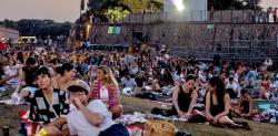Los mejores planes para disfrutar del cine, el teatro, la música y el arte al aire libre este verano en Catalunya