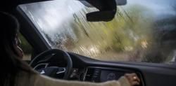 Cómo desempañar rápido el parabrisas y otros trucos imprescindibles para el coche en invierno