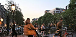 Ámsterdam esconde miles de bicis hundidas en sus canales