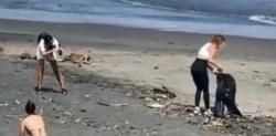Pillan a una 'influencer' fingiendo que limpia la playa para hacerse unas fotos y después dejando la basura tirada