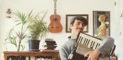 David Uclés, un ‘chansonnier andalou’ en París
