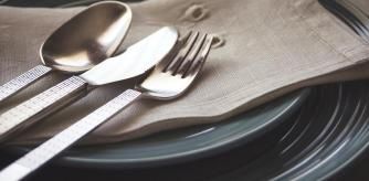 Los tenedores deben recibir un mantenimiento adecuado para que no adopten un color opaco o manchas de óxido