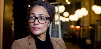 La escritora Zadie Smith acaba de publicar seis ensayos reunidos en Contemplaciones en su editorial de cabecera, Salamandra