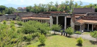 Antigua entrada a la villa A de Oplontis.