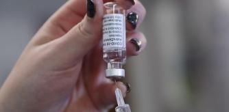 Qué pasará con la segunda dosis de AstraZeneca tras la suspensión del contrato